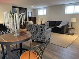 Hammer Haus II - King Suite - Private Bath - Near UW