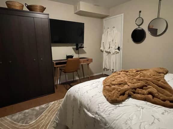 Hammer Haus III - Queen Room #4