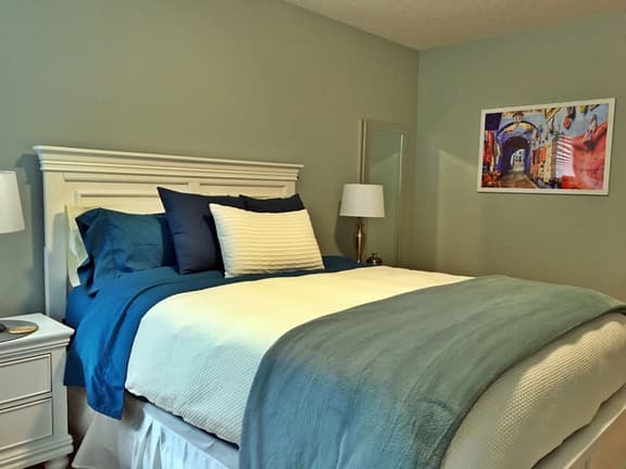 Hammer Haus -Deluxe Queen -Blue Room