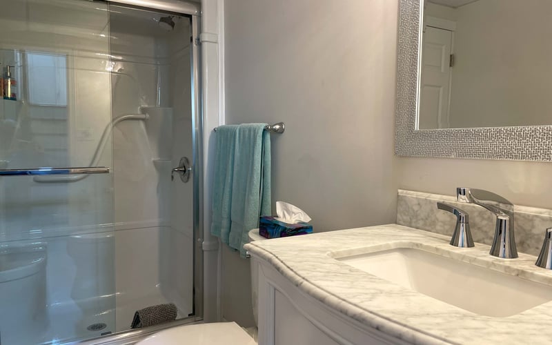 King Suite – Ensuite Bath