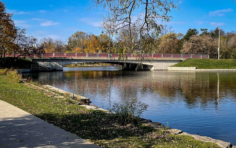Avon River bridge in autumn
