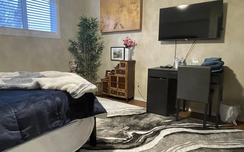 Room 3 wall with TV and hangings